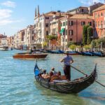 Gondola ride and dinner in Venice - Key Points