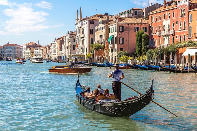 Gondola ride and dinner in Venice - Key Points