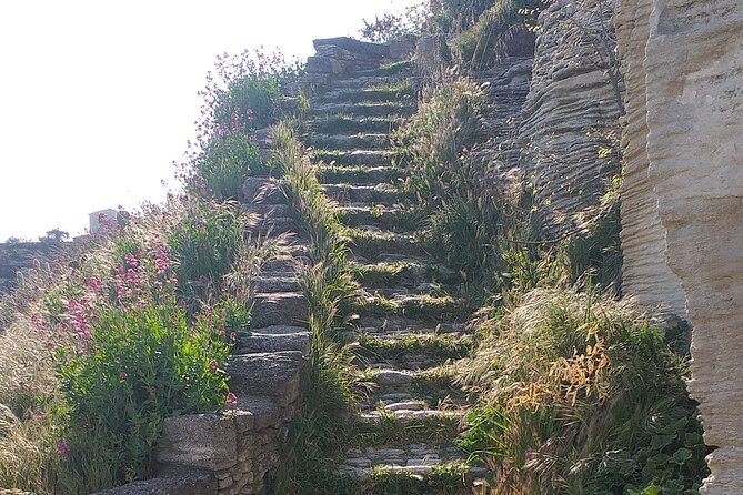 Gordes, Roussillon(+ Ochre Trail) & Fontaine de Vaucluse - Visiting Gordes: A Village Perched in the Hills