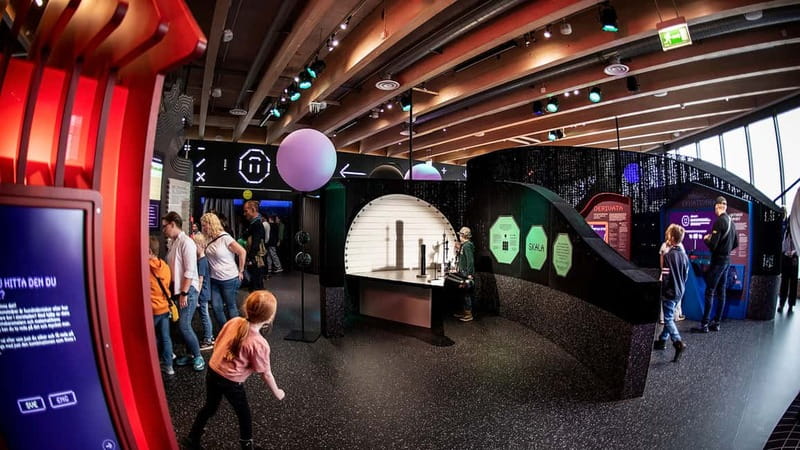 Gothenburg: Universeum Entry Ticket - Exploring the Rainforest: Wooden Bridges and Authentic Climate