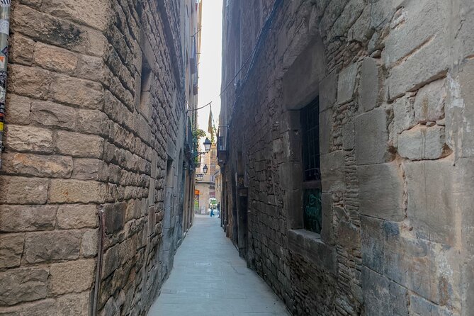 Gothic Quarter and Gaudí Small-Group Tour - Exterior Visit to Barcelona Cathedral