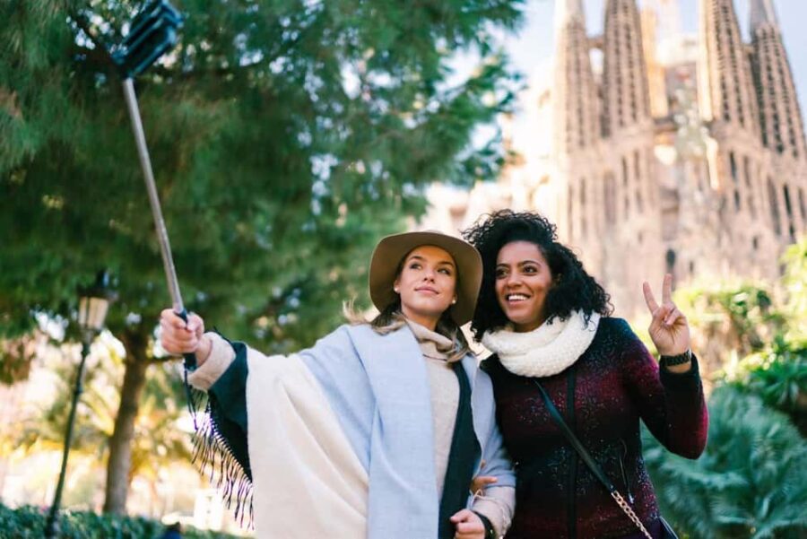 Gothic Quarter: Gourmet Food Private Tour & Sagrada Familia - Starting at Gran Teatro del Liceu in the Heart of La Rambla