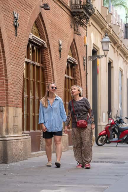 Gothic Quarter Secrets: Guided Walking Tour - Starting at Plaça de Catalunya: The Meeting Point