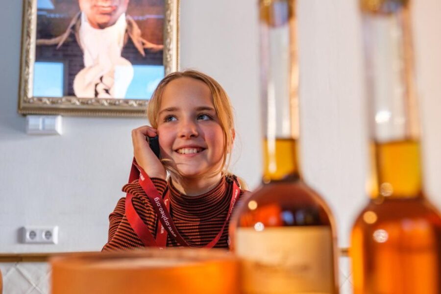 Gouda: Syrup Waffle Factory Ticket with a Waffle - Discover the Origin and History of Dutch Syrup Waffles