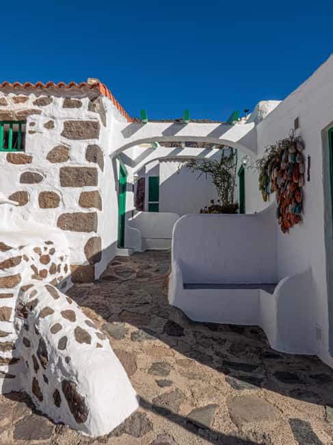 Gran Canaria: Exclusive Wine Tasting with Food Pairing - Scenic Venue with Breathtaking Views of Mogán Valley