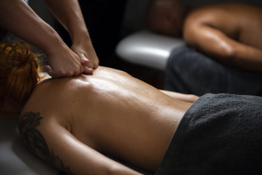 Granada: 50 minute Couples Massage - The Cozy Atmosphere and Ambience