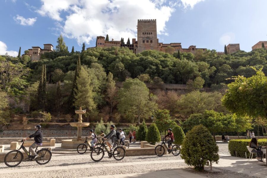 Granada: Albaicin and Sacromonte E-Bike Tour - Exploring Albaicin: Narrow Streets and Walled Gardens