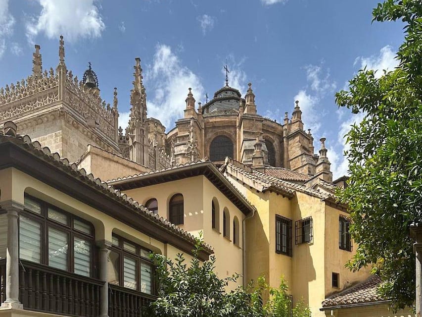 Granada: Albaicin and Sacromonte Guided Walking Tour - Starting Point at Plaza de Isabel La Católica
