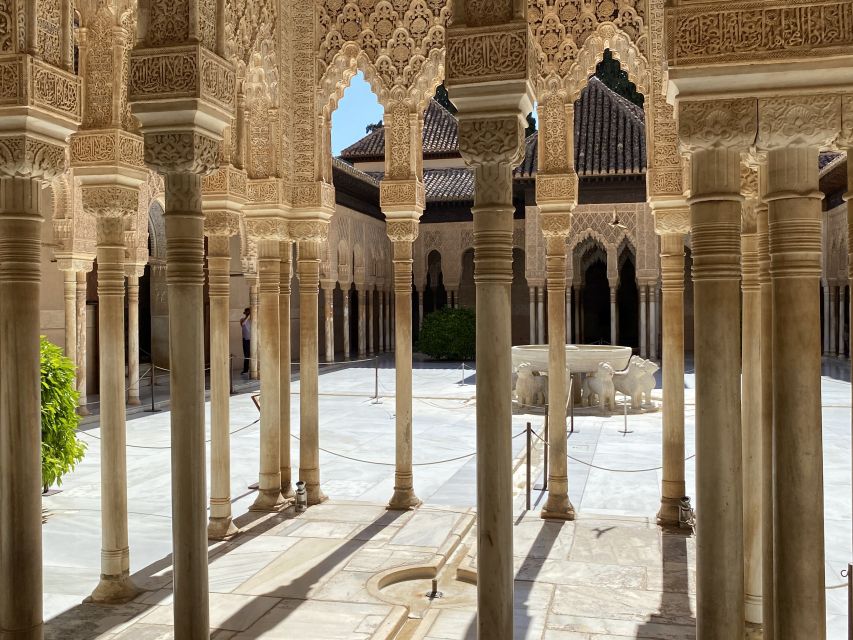 Granada: Alhambra, Alcazaba, and Generalife Private Tour - Meeting Point and Group Details