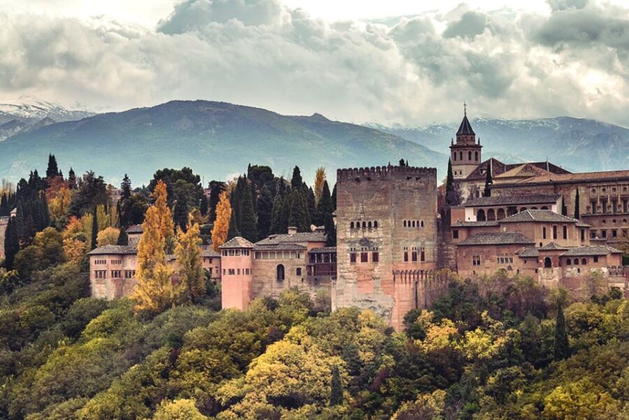 Granada: Alhambra, Cathedral, Royal Chapel and Albayzin tour - Visiting the Marvelous Alhambra and Its Gardens