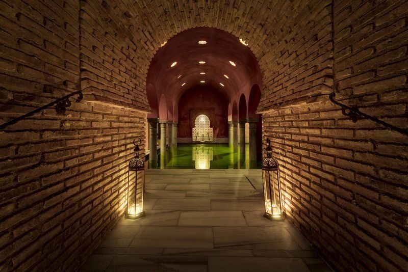 Granada: Alhambra Guided Tour and Arabian Bath and Massage - Discover the Majestic Alhambra and Its Palace Complex