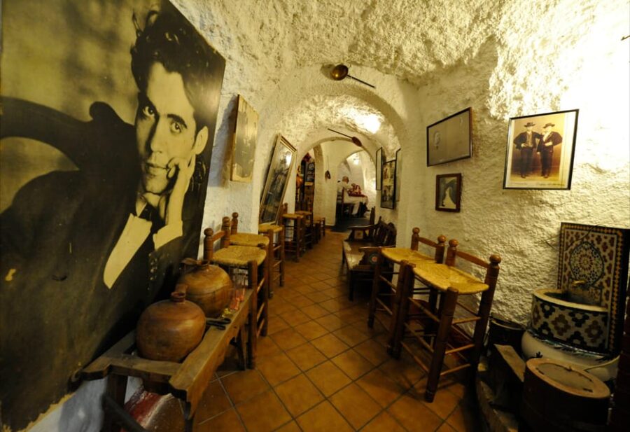 Granada: Alhambra Guided Tour and Flamenco Show - From Moorish Fortresses to Granadas Streets