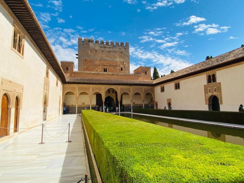 Granada: Alhambra Guided Tour with Nasrid Palaces - Discovering the Alhambra’s Architectural Marvels