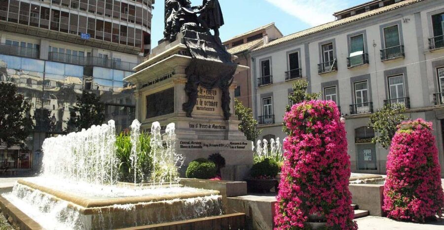 Granada and Albaicin: Historical Private Tour - Starting Point at the Meliá Granada Hotel