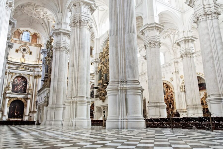Granada: Cathedra&Royal Chapel & Albaicín skip the line Tour - Discovering Granada’s Old Town and Scenic Views