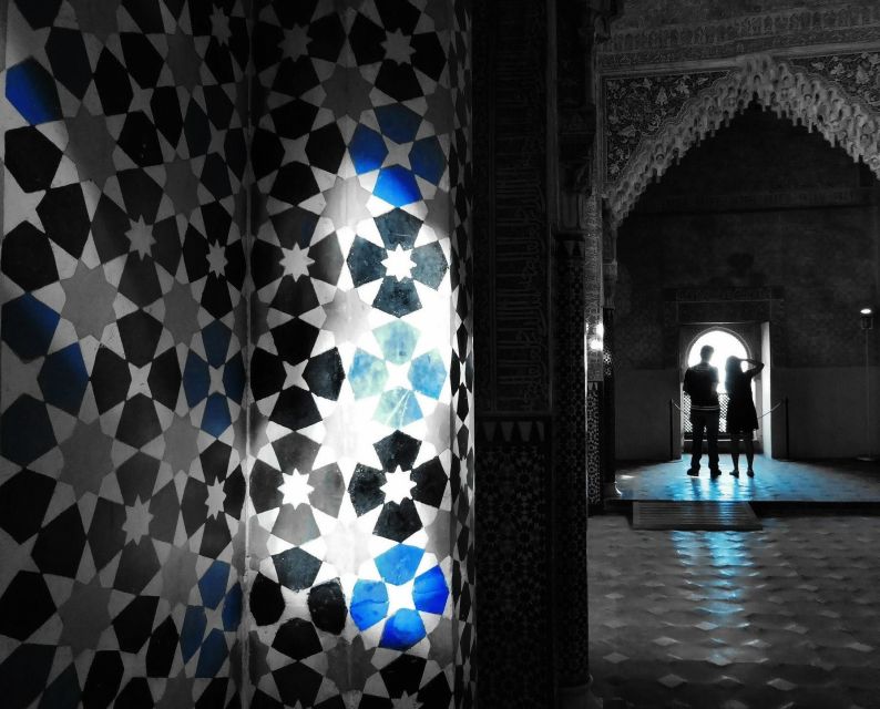 Granada: Fast-Track Alhambra & Nasrid Palaces Guided Tour - Inside the Alhambra: Highlights You Will See