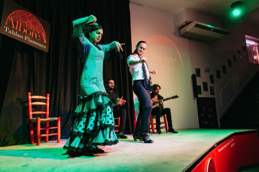 Granada: Flamenco Show in La Alboreá - La Alboreá: A Cozy Venue in Granadas City Center