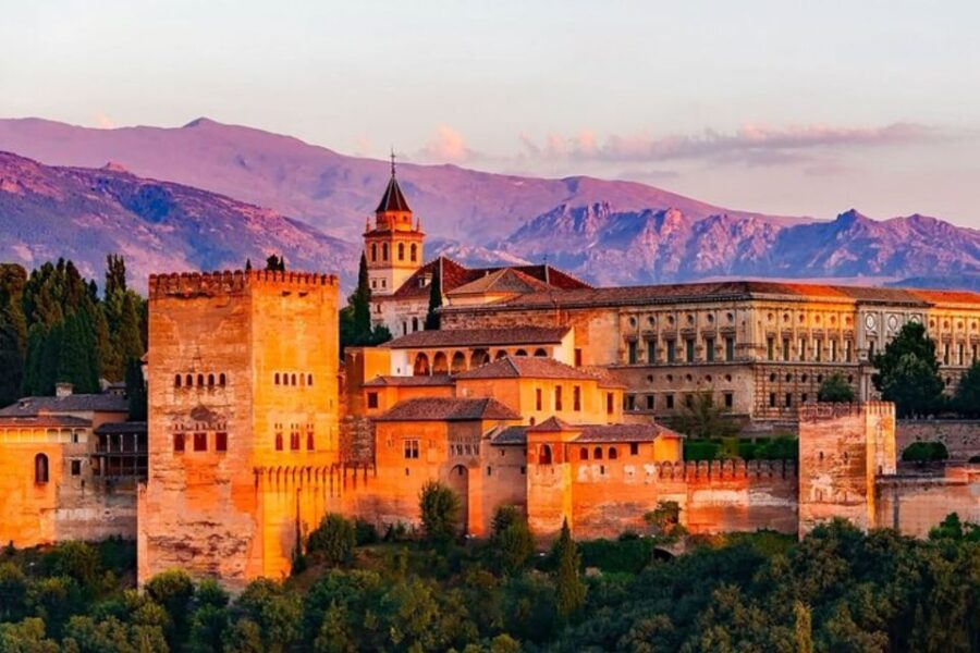 Granada: Private custom tour with a local guide - Discover Granada’s Main Sights and Hidden Corners