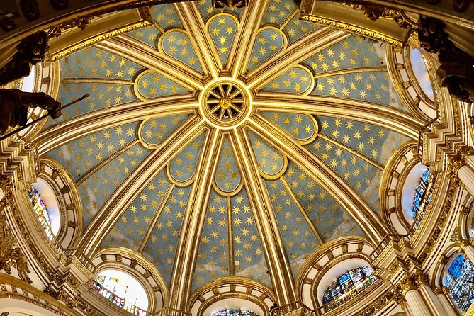 Granada Private Tour: The Cathedral and the Royal Chapel - The Meeting of Queen Isabella and Christopher Columbus at Plaza de Isabel La Católica