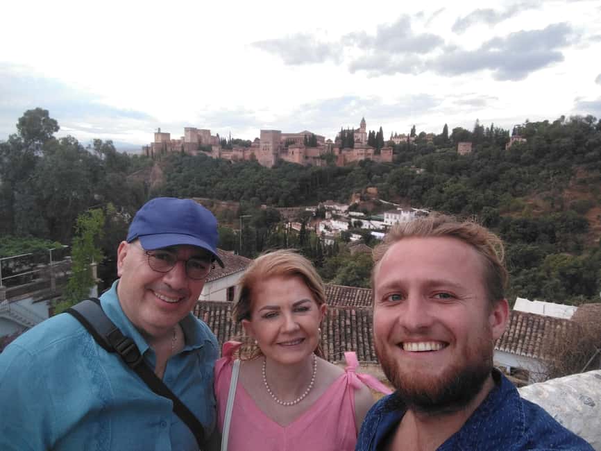 Granada: Private Walking Tour with a Local - Meeting Point and Tour Duration Options