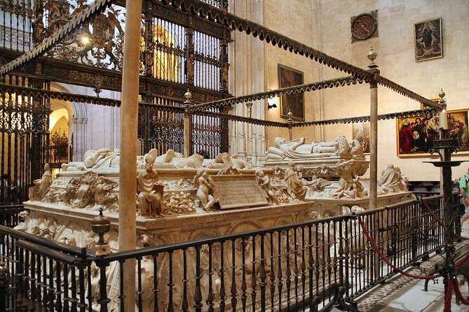 Granada: Royal Chapel guided walking tour - Starting Point: Plaza Bib-Rambla’s Vibrant Atmosphere