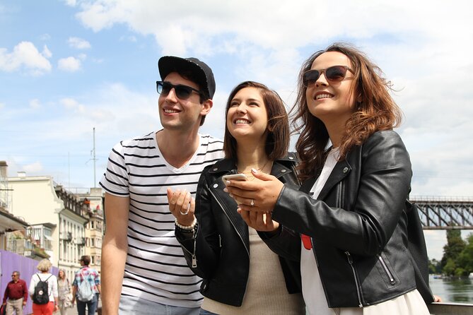 Granada Scavenger Hunt and Sights Self-Guided Tour - How the Tour Works with Your Smartphone