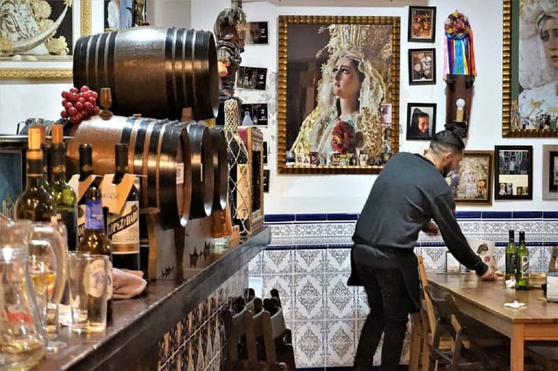 Granada: Traditional Tapas and Wine Tour - Key Details and Logistics of the Tour