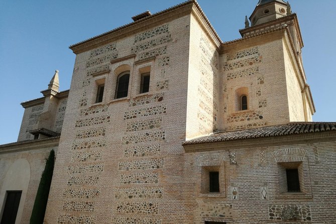 Granada : walking tour with a local guide - Key Points