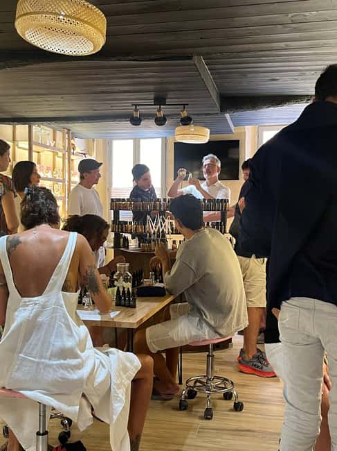 Grasse: 100% natural perfume creation workshop - Understanding the Transformation Process of Perfume Ingredients