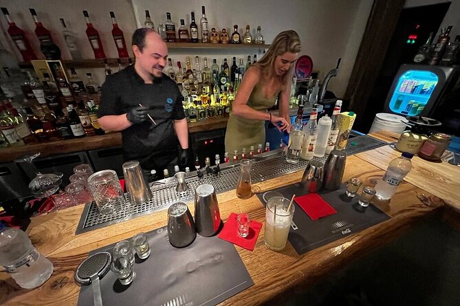 Greek Cocktail Experience in Santorini - How the Cocktail Class Is Conducted