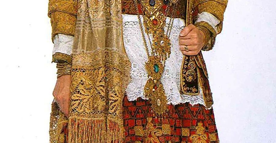 Greek dance lessons - Exploring the Greek Costumes and Jewelry