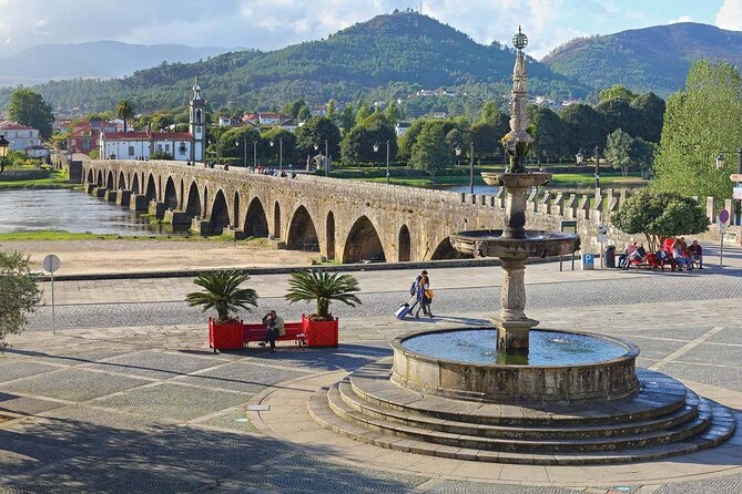 Green Wine Ponte Lima Region-Small Group tour-Lunch,Wine Tastings - Breathtaking Views from Santo Ovidio Viewpoint