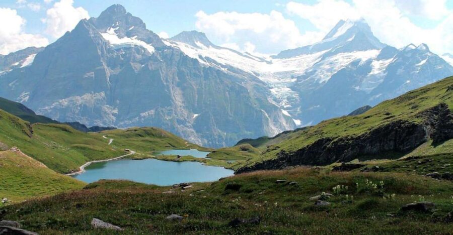 Grindelwald: Guided 7 Hour Hike - The Gondola Experience and First Summit View at Bachalpsee