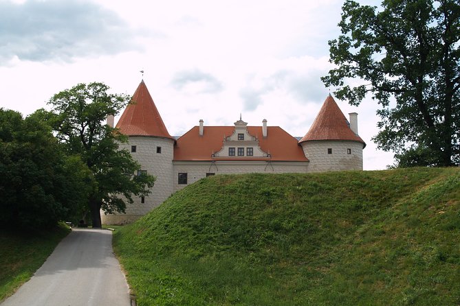 Group Day trip to Rundale Palace, Hill of Crosses & Bauska Castle - Rundale Palace: Latvia’s Little Versailles