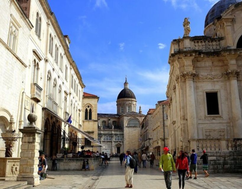 Group tour: Dubrovnik Walking Tour (1h duration, 9:30am, 6pm - Starting Point: Pile Square Next to the Amerling Fountain