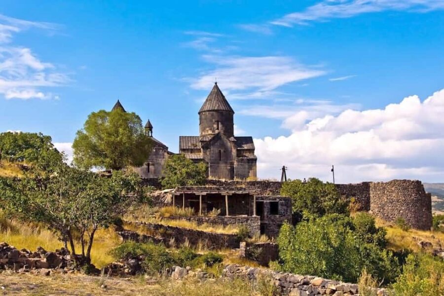 Group Tour: Hovhannavank, Voskevaz Winery & Tegher monastery - Exploring Hovhannavank Monastery and Kasagh Gorge