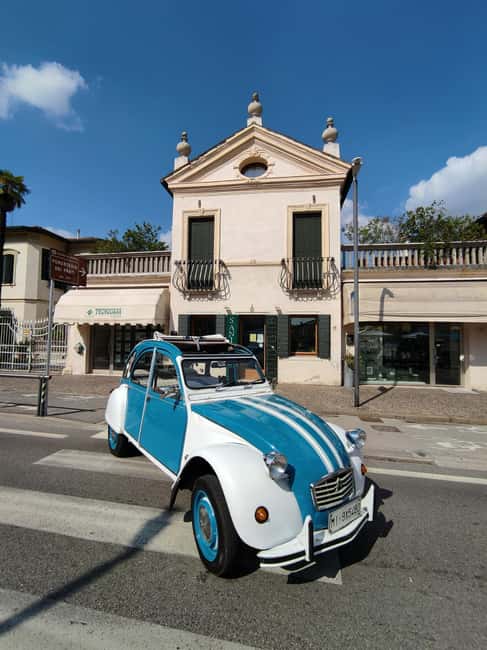 Guided tour in Paris in a vintage car Arabic English speaker - Exploring Montmartre and its Artistic Roots