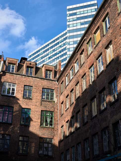 Guided tour of Hamburg's Neustadt - ramparts, Gängeviertel & Neustädter - Starting Point at Dammtor Station and First Sights