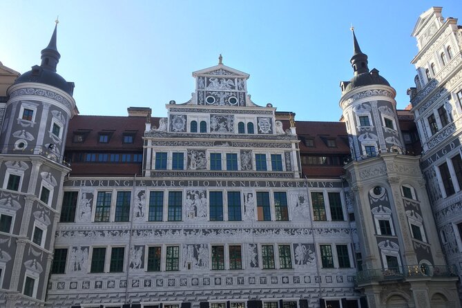Guided tour of the castle with an introduction to architecture and the Dresden stable yard - Exploring the Artifacts in the Armory and Parade Apartments
