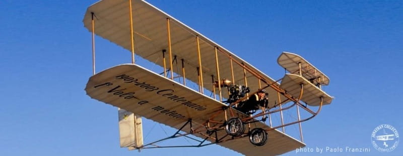 Guided tour of the Museum of Old Flying Machines - Discover the Jonathan Collection and Its Mission