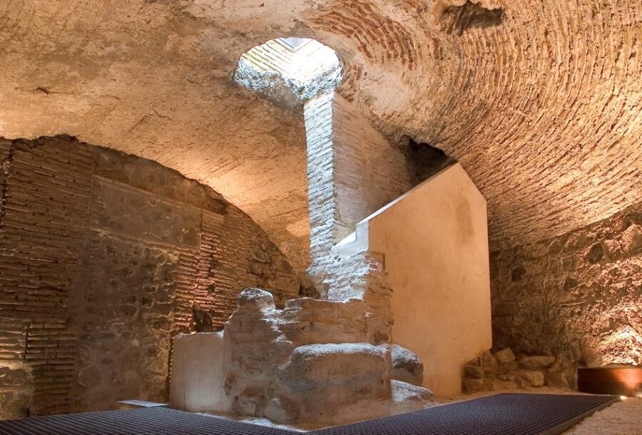 Guided Tour of Underground Toledo - Exploring the Posada de la Hermandad and Medieval Dungeons