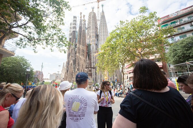 Guided Tour Sagrada Familia and Park Guell - Exploring Park Güells Public and Monumental Zones