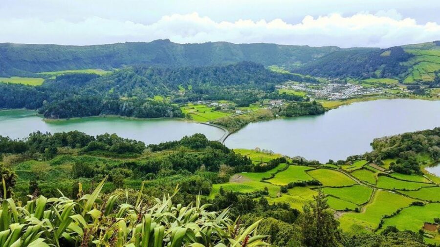 Guided Tour to the green & blue Lake of Sete Cidades - Visiting the Pineapple Plantation and Learning Local Agriculture