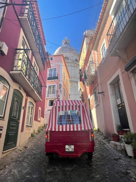 Guided tuk tuk tour in Lisbon's old neighborhoods - Key Points