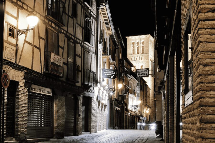 Guided visit through Imperial Toledo - Exploring the Main Squares and Public Spaces