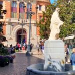 Guided walking tour of Cádiz: stories from a local guide - Starting at the Monumento a la Constitución de 1812