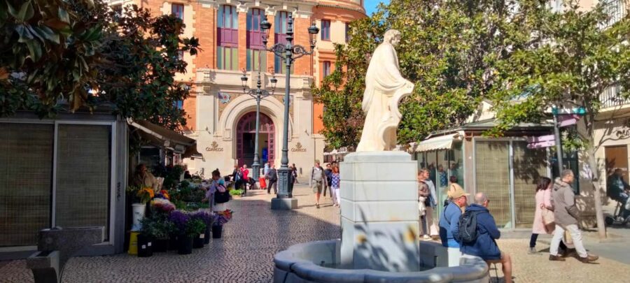 Guided walking tour of Cádiz: stories from a local guide - Starting at the Monumento a la Constitución de 1812