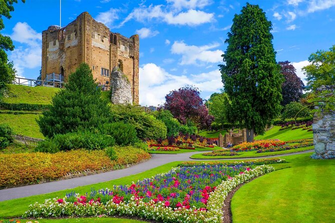 Guildford Walking Tour - Exploring the Historic Three Pigeons Pub and Its Haunted Reputation
