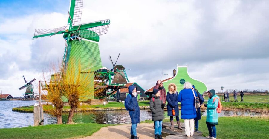 Half-Day Private Guided Sightseeing Tour of Zaanse Schans - Tasting Dutch Delicacies: Cheeses, Waffles, and Chocolate Beer