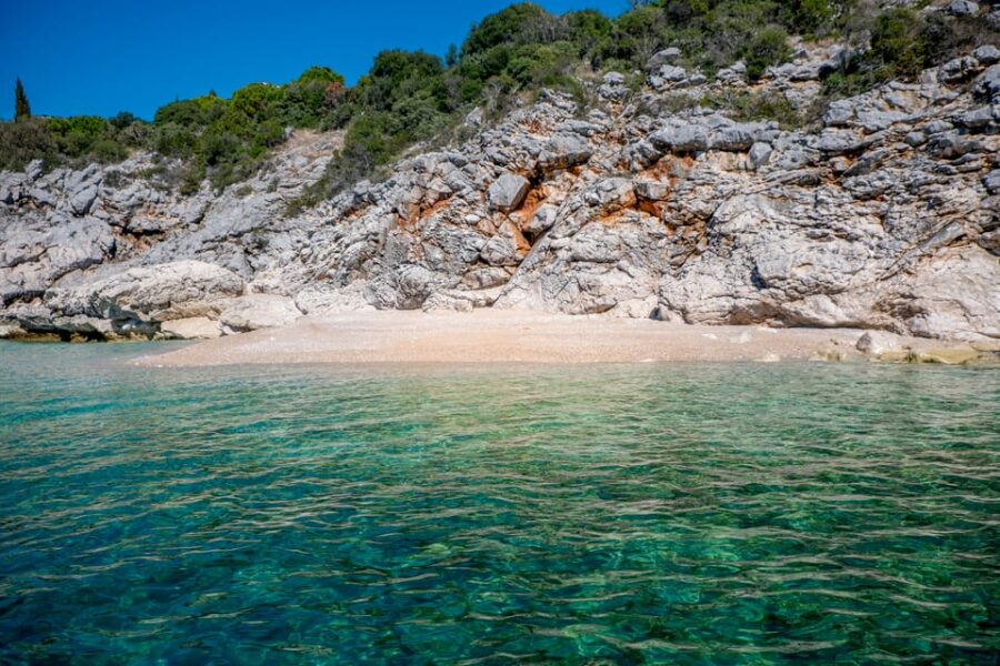 Half day speedboat tour - find caves and enjoy swimming - Relaxing at Sandy Beach Sunj